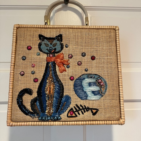 Handbags - Vintage wicker cat purse.